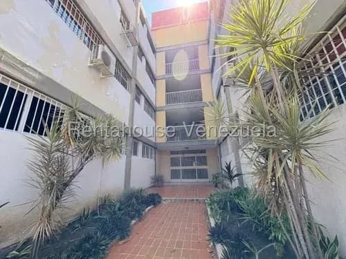 Marianny Gonzalez, Vende Amplio Y Conservado Apartamento Este, Barquisimeto Lara
