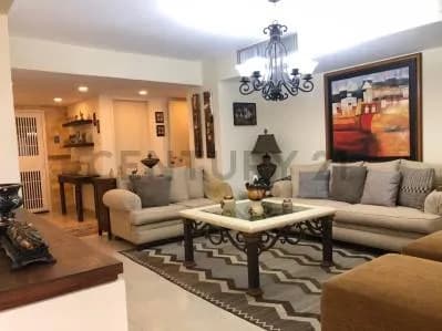 Se Vende Apartamento en Vista Hermosa (Frente a Lago Mall)