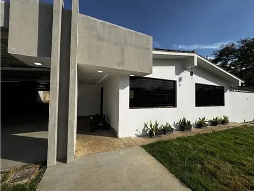 Casa En Venta De Una Sola Planta Colinas De Guataparo