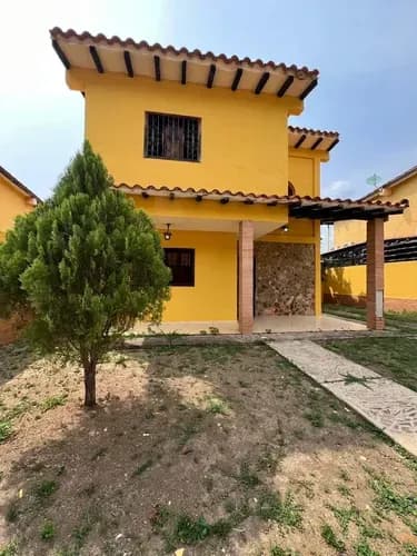 Tonwhouse En Venta En Terrazas De San Diego, A Remodelar Vigilancia, Areas Sociales Y Pozo De Agua. Cv