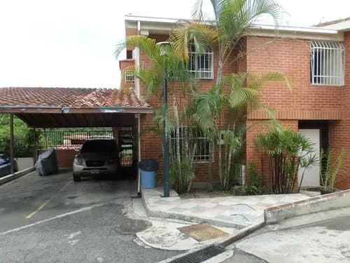 Lindo Town-house En Venta En Alto Hatillo Mls 26-20931 Ab