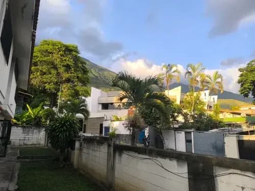 ¡joya Para Invertir! Casa En Venta De 453 M2 De Construcción Para Remodelar A Precio De Oportunidad En Los Palos Grandes Yep