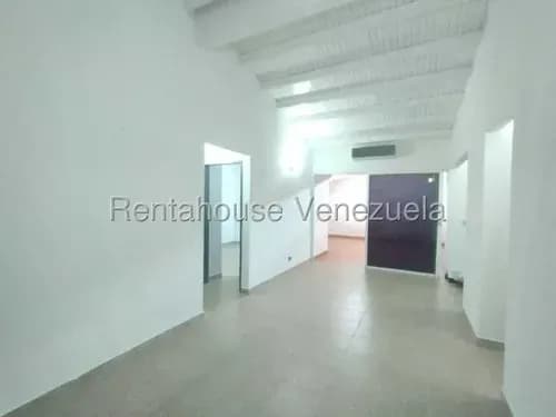 Daniela Linarez Vende Bella Quinta Con 3 Habitaciones, 3 Baños, Tanque Subterráneo, Planta Eléctrica En La Urbanización Roca Del Valle Cabudare