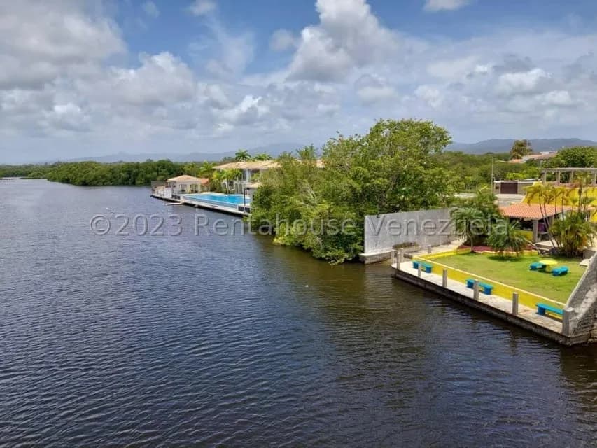 Terreno (Residencial) en Venta en Puerto Encantado, Miranda
