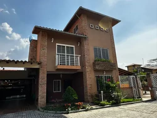 Hermosa Y Lujosa Villa En Venta En El Conj. Villas De San Diego Country Club. San Diego. Estado Carabobo Eb
