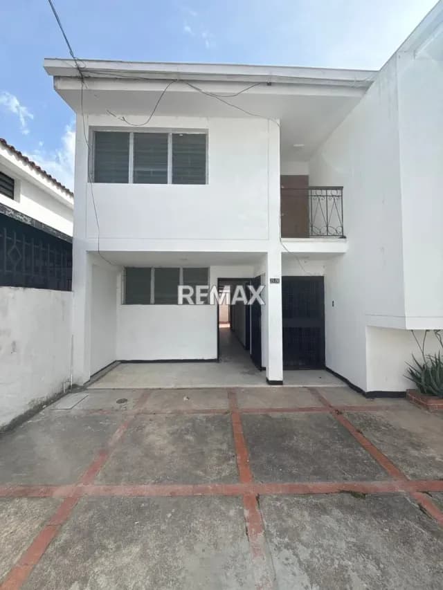 ALQUILER DE LOCAL COMERCIAL BARRIO OBRERO CALLE 9