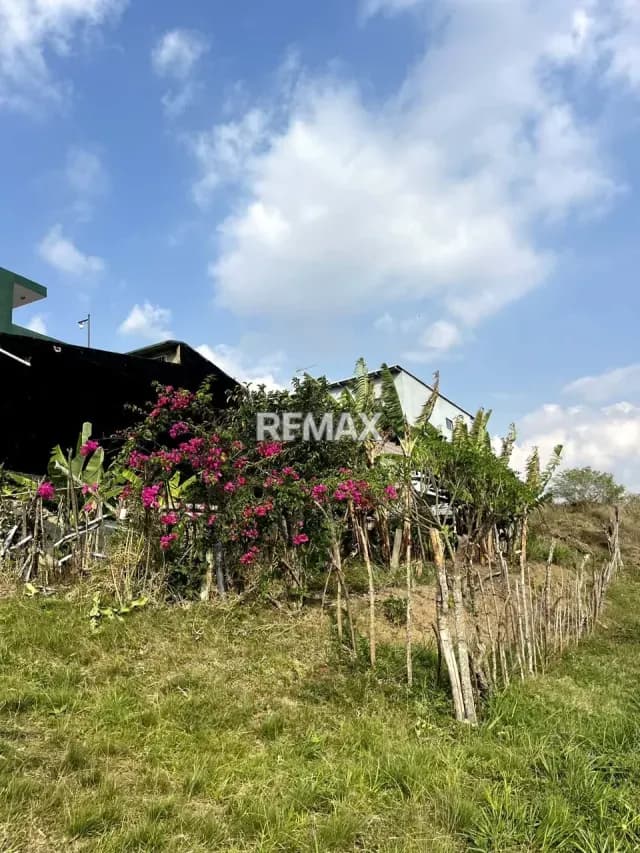 EN VENTA TERRENO VÍA PERIBECA