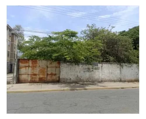 Terreno En Venta, Cercado, Paredes Perimetrales Propias, Guacara Centro, Calle Marquez Del Toro, A Una Cuadra De La Iglesia Y Plaza Bolivar. Mv