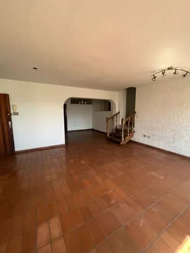 Se Vende Apto A Remodelar. Urbanización San Isidro Maracay Edo Aragua