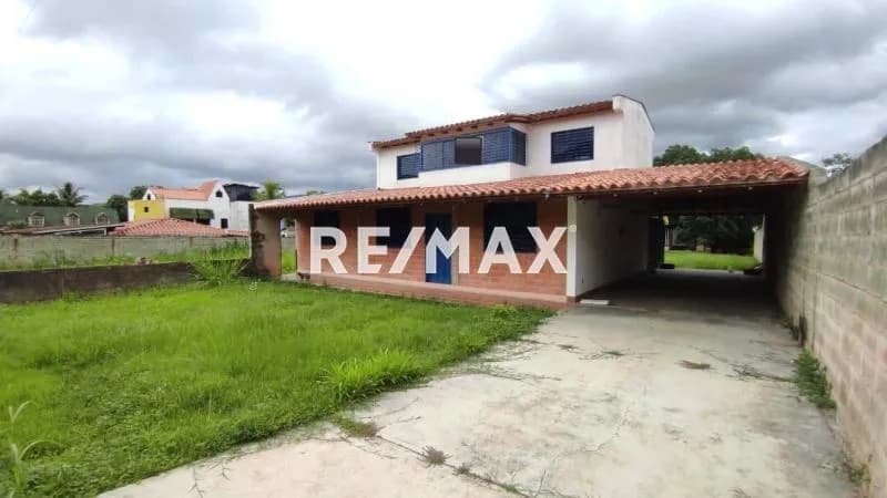 Casa con Galpón en Venta en Las Morochas San Diego