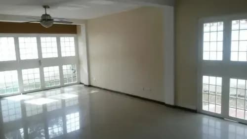 En Alquiler Casa De 2 Plantas, 300 Mts De 280 Mts Aproximadamente De Construcción, Cerco Eléctrico, Cámaras De Seguridad, Sin Amoblar, En Trigal Norte, 4 Habitaciones . Lt