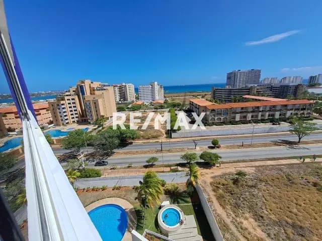 APARTAMENTO VISTA AL MAR CON COCINA EQUIPADA Y AA CENTRAL EN URB. COSTA AZUL, ISLA DE MARGARITA