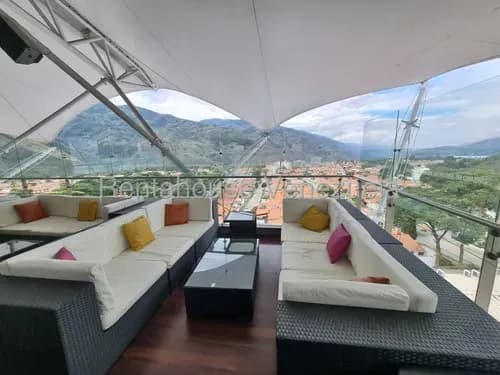 /maria Elena Oropeza / Para Hacer Realidad Una Visión Empresarial De Éxito Se Requiere El Escenario Adecuado/ Vendo Espectacular Local Comercial 381 M2/ Restaurante En El Corazón De Merida#26-14476/