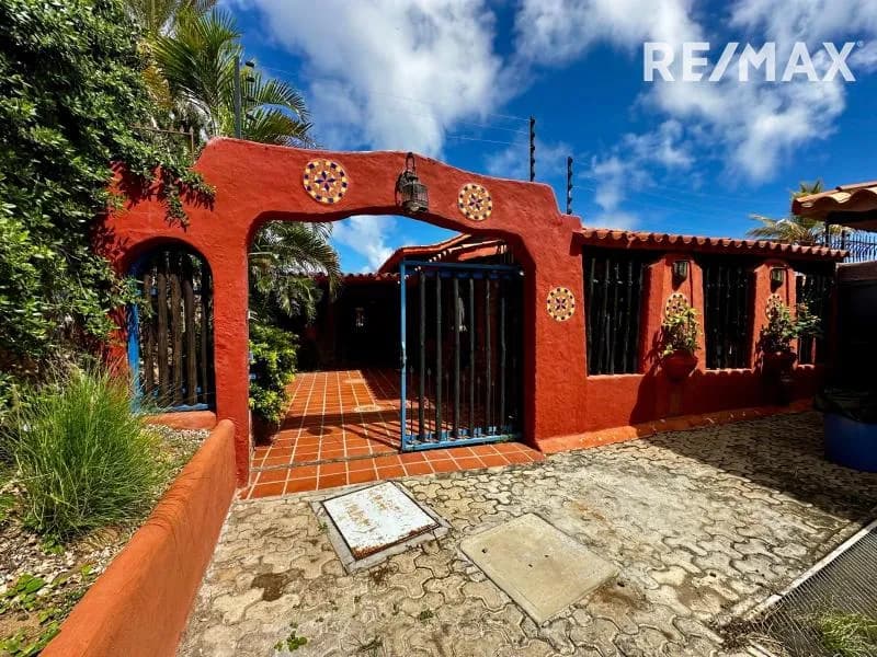 CASA COMODA Y AMPLIA, CONJUNTO RESIDENCIAL LAS CHURUATAS, URB. LAS LOMAS