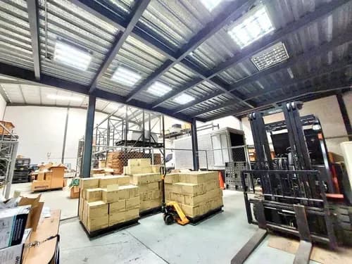 Luis V. Venta De Espectacular Galpon Ubicado En La Zona Industrial Los Guayitos Ciudad Industrial La Unica (ciu). Frente A La Autopista Regional Del Centro.
