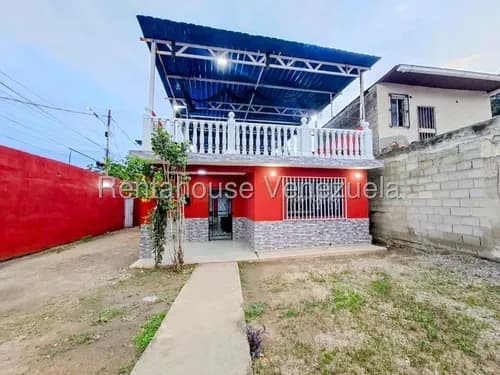 Maritza Lucena Vende Magnífica Casa Con Potencial Al Oeste De Barquisimeto, Amplios Espacios Distribuidos En Cómodas Habitaciones, Sala, Comedor Y Cocina Para Terminar.