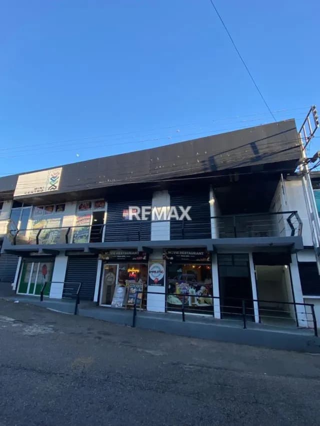 ALQUILER Local comercial en el mini centro UCATT frente a la católica nueva
