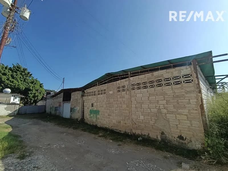 Galpon Carretera Regional Palo Negro vía Magdaleno