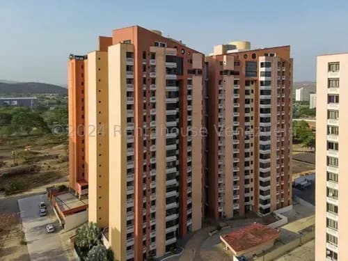 Karen Burgos Vende Amplio Y Espectacular Apartamento Triple, Al Este De Barquisimeto Para Diseñar A Tu Gusto Y El De Tu Familia, Este Apartamento En Obra Gris.