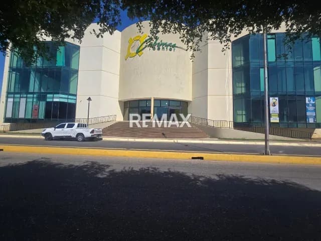 LOCAL COMERCIAL EN ALQUILER EN CABIMAS CENTER (OBRA GRIS)