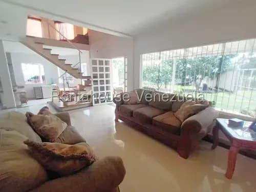 Raíza Suárez Vende 2 6 3 2 1 4 Linda Casa De 614m2, Cocina Con Tope De Mármol, 4 Habitaciones, 3 Baños, Tanque Subterráneo De 8000l, Villas Tabure Cabudare