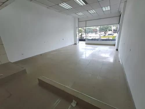 Local Pb Vista A La Calle C.c. San Cristobal Tachira Salon Principal 1 Baño Area De Depósito 1 Puesto Techado 60mts2