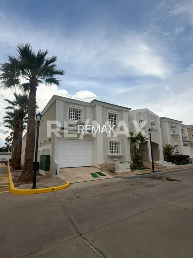 Townhouse en Oasis Garden Village en venta