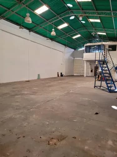 Leandro Araque Inzitu Realtors Ofrece En Venta Galpon De 2 Naves En San Blas , Valencia