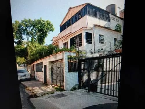 Casa En Bello Monte Con Gran Potencial Comercial Y De Inversión