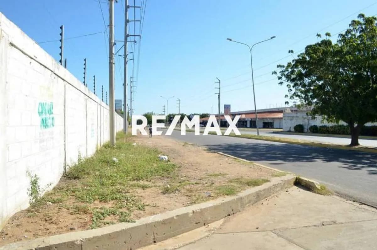 TERRENO EN VENTA AV. GUAJIRA, ZONA NORTE, CERCA AL SAMBIL.
