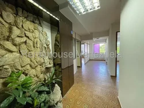 Oficina En Alquiler En La Av, 19 De Abril, Ideal Para Consultorios. 25-12863 More