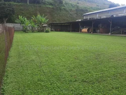 Vendo Estupenda Propiedad En De 5.143 Mts2 Y 4.123 De Terreno, Compuesta Por 2 Edificios, 2 Galpones Y Un Amplio Terreno Mariche !!! Oportunidad.... Lo
