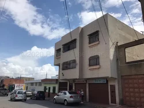 Diana Blanco Vende Edificio En Centro De Barquisimeto, Cód. 25-5738, Con Oficinas, Tasca, Estacionamiento,