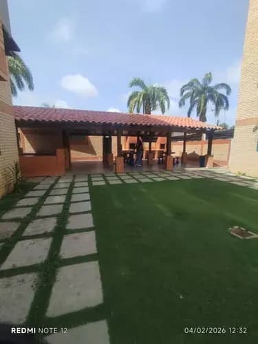 Apartamento En Venta En Tucacas Planta Baja, Sin Racionamiento De Agua Semi Equipado Y Con Hermosas Areas Sociales. Hp