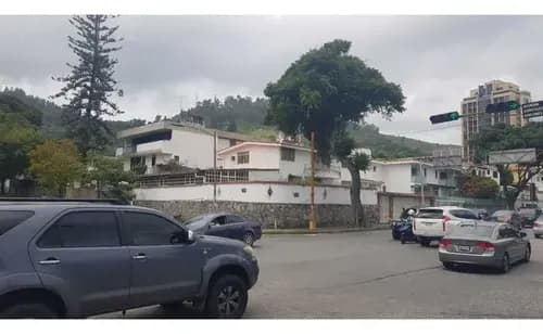 Casa En Alquiler En La Trinidad 630m2