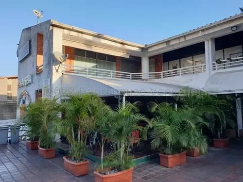 Local Comercial En Urb Miranda 25-12930