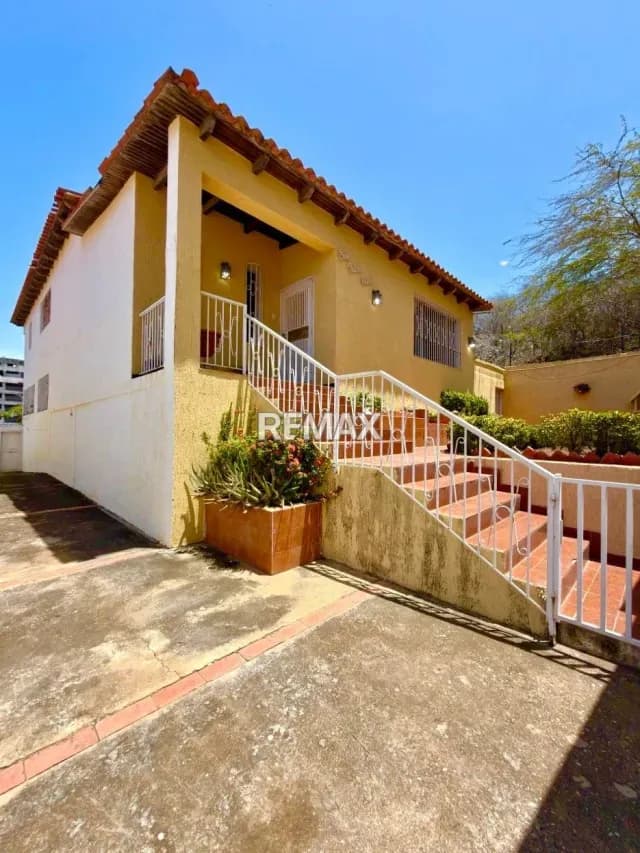 Casa en Venta en Porlamar Sector Genovés | 4 Hab y 3 Baños