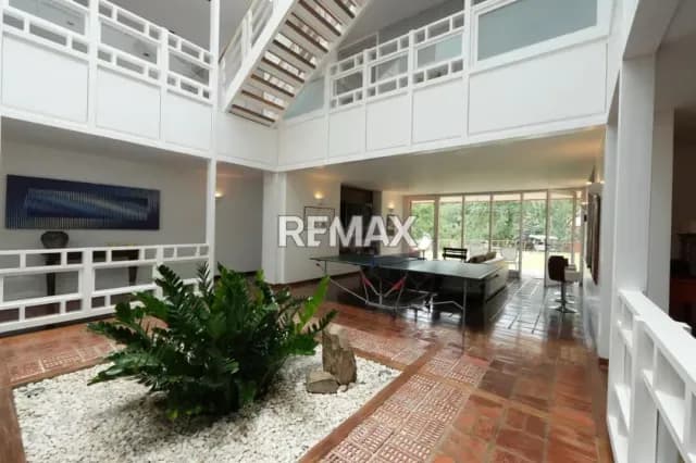 Exclusiva Casa en Alto Hatillo (Calle Cerrada con jardín y vista increíble)