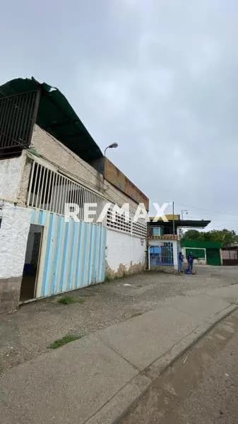 Terreno con Construcción en Alquiler Avenida Principal Carorita Zona Norte - Barquisimeto
