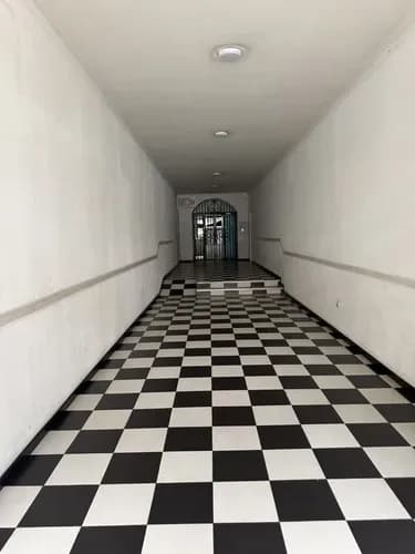 Se Alquila Oficina Sabana Grande Amoblada, 112m2, 9 Estaciones De Trabajo, 3 Baños