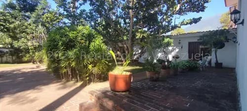 Casa En Venta En La Floresta Chacao Caracas 1200 Metros De Terreno Angela Tochon