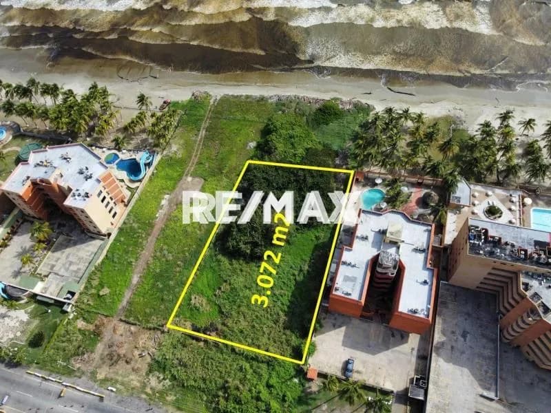 TE PRESENTAMOS UNA ESPECTACULAR OPORTUNIDAD DE INVERSIÓN EN TUCACAS. ESTE TERRENO SE ENCUENTRA UBICADO FRENTE AL PRESTIGIOSO HOTEL HESPERIA, BRINDÁNDOTE UNA UBICACIÓN PRIVILEGIADA FRENTE AL MAR.