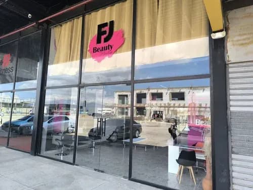 Yr En Alquiler Negocio De Peluquería En El C.c Plaza El Punto Vía Flor Amarillo