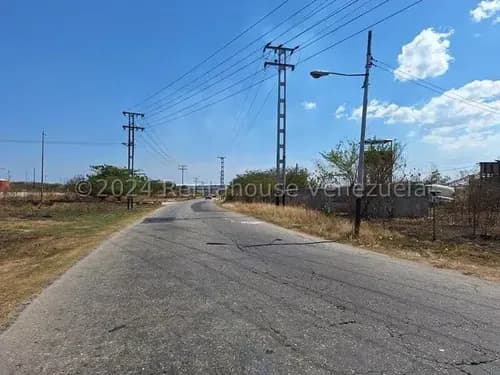 Terreno En Venta En Carretera Guacara San Joaquin A Solo Una Cuadra Del Traki Con Todos Los Servicios
