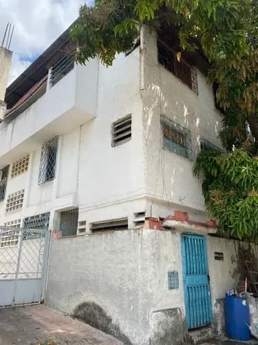 Venta En Los Chorros: Casa-quinta En Urbanización Privada. (ln)