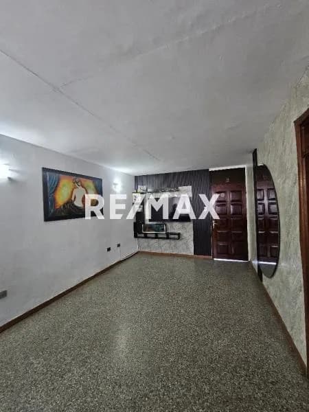 Hermoso apartamento ubicado en la Urb. La Beatriz, una de las zonas más buscadas y seguras.