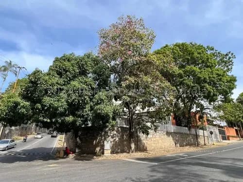 Estupendo Terreno Residencial En Venta Ideal Para Construir Y Ser Utilizado Como Casa, Depósito, Galpón U Oficina. Cuenta Con Una Privilegiada Ubicación En Las Mercedes Mls #26-14485