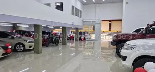 Ms: 26-9883 Vendemos Amplio Local Comercial En Los Cortijos De Lourdes. A=750m2, 2b, 6p.