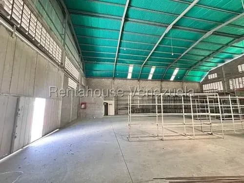 Rentahouse Del Este Alquila Excelente Galpón En Zona Industrial 2 Barquisimeto, Cód, 26-9984, Zona De Carga Y Descarga.