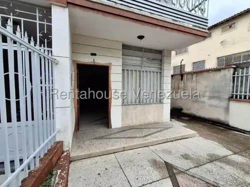 Maritza Lucena Tiene Excelente Casa Comercial En Alquiler En Pleno Centro De Barquisimeto, Ideal Para Desarrollar Cualquier Actividad Comercial, Sin Cortes Eléctricos, Tráfico Fluido,